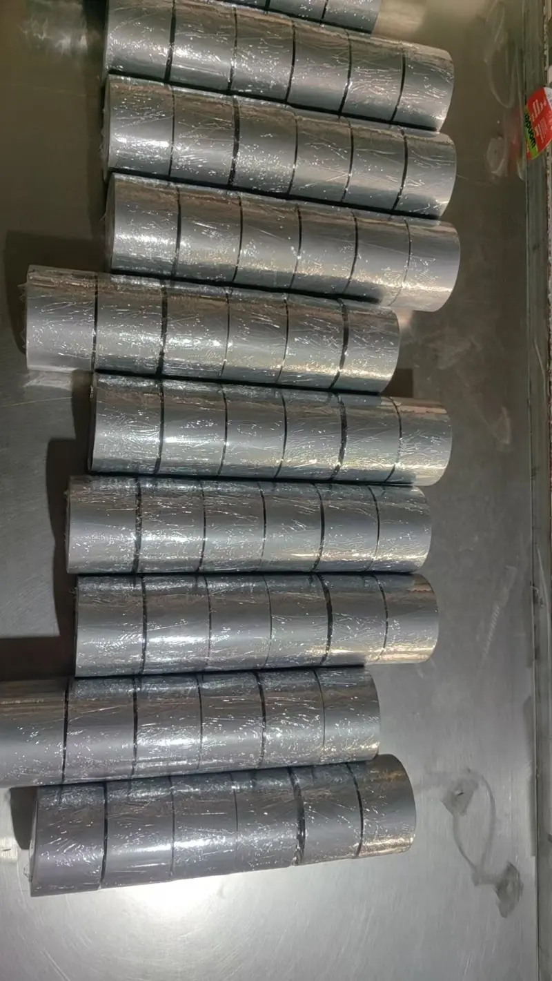 Ero vesipohjaisen liiman, öljypohjaisen liiman ja kuumasulateliiman välillä